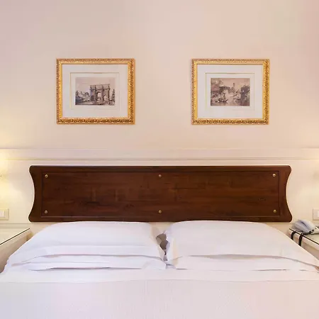 Residenza Domiziano Nocleg ze śniadaniem 4*