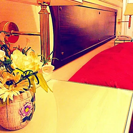 Residenza Domiziano Bed and Breakfast 3*